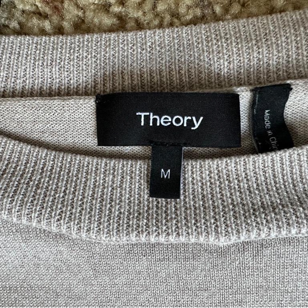 Theory light sweater in light gray